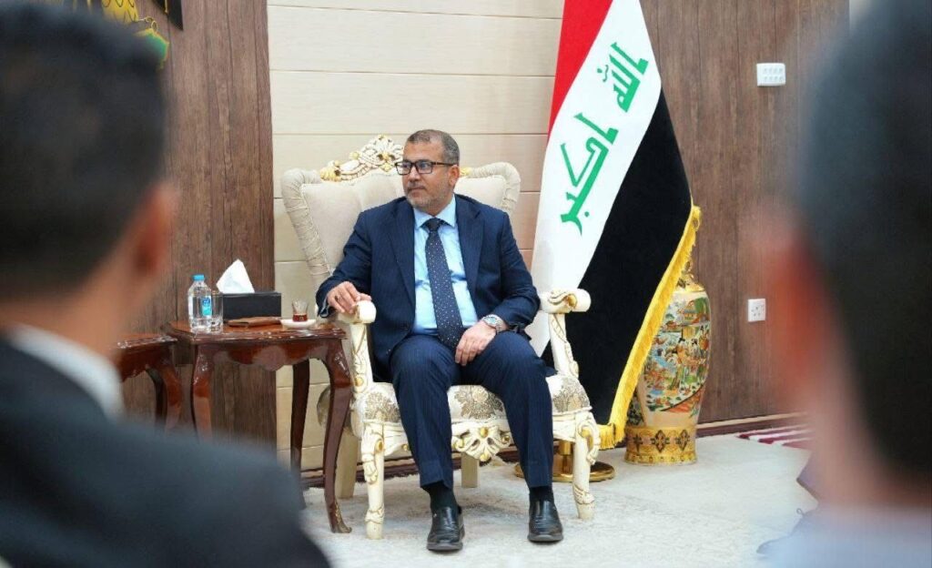  محافظ المثنى مهند العتابي يعقد اجتماع مع مدراء الدواىر في المحافظة